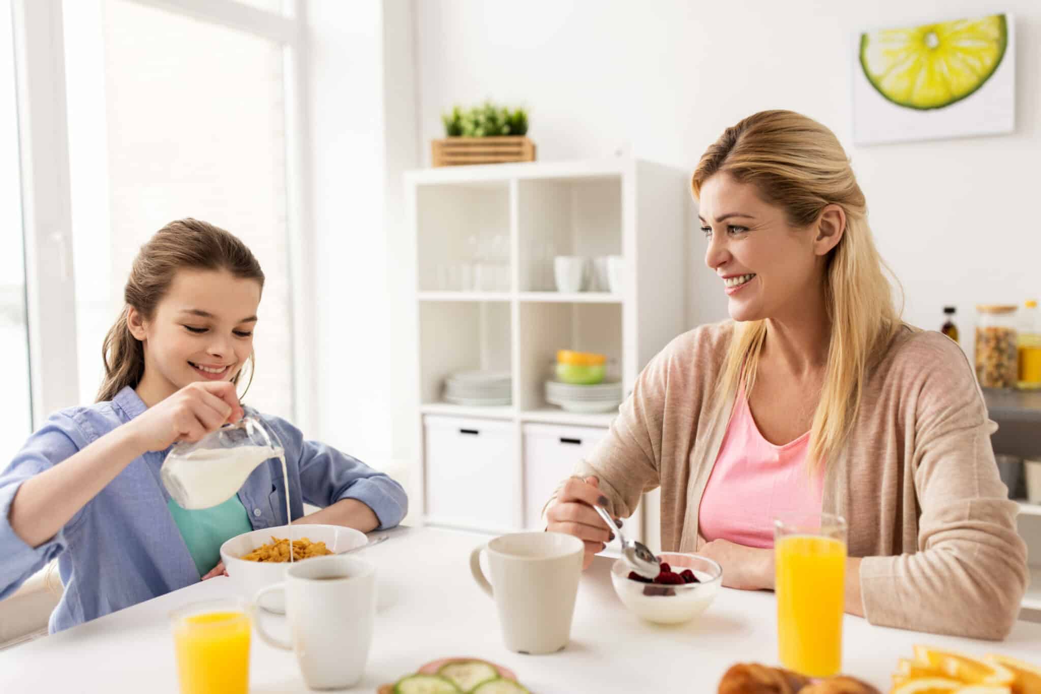 Food,,Healthy,Eating,,Family,And,People,Concept,-,Happy,Mother